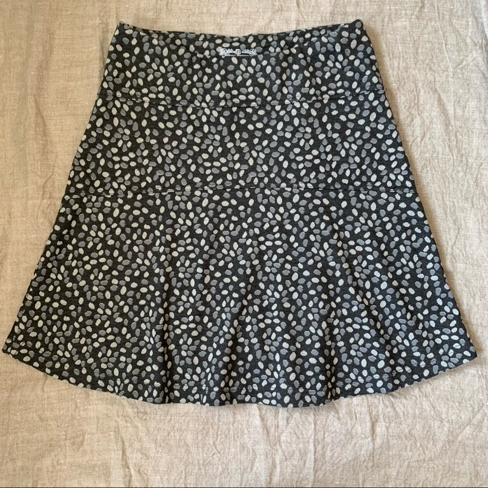 Royal Robbins knit skirt in multi grey dot pattern